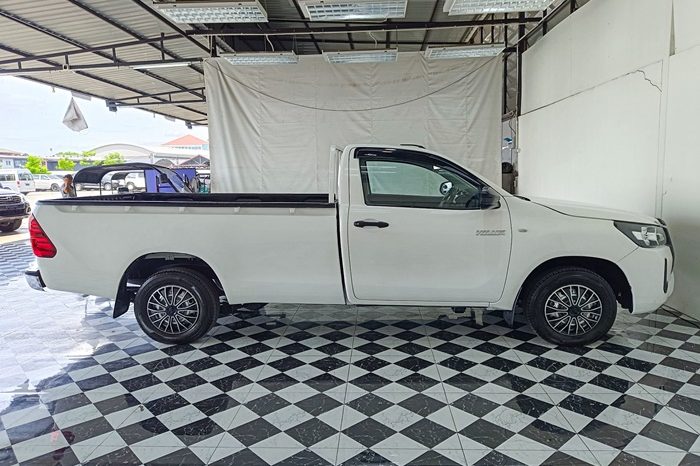 REVO 2WD 2021 2.4J MT STANDARD WHITE  4631 full