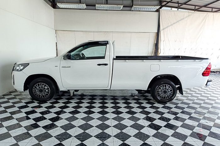 REVO 2WD 2021 2.4J MT STANDARD WHITE  4631 full