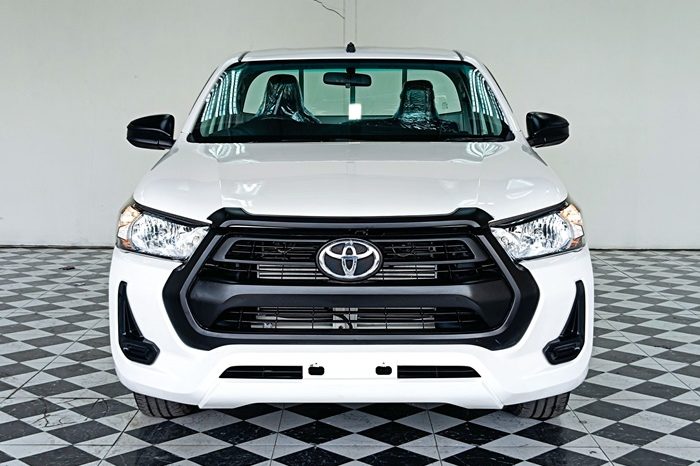 REVO 2WD 2021 2.4J MT STANDARD WHITE  4631 full