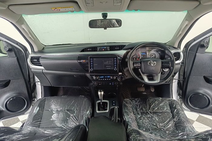 REVO 4WD 2020 2.8G AT DOUBLE CAB SILVER  6923 full