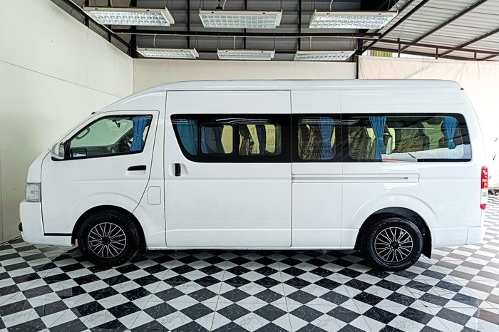 TOYOTA 2WD 2019 3.0 MT COMMUTER WHITE  3531 full