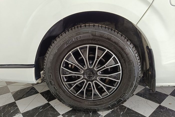 TOYOTA 2WD 2019 3.0 MT COMMUTER WHITE  3531 full