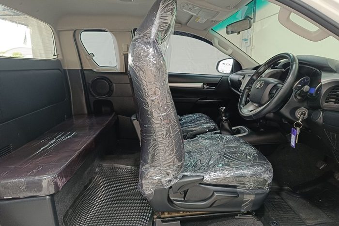 REVO 4WD 2019 2.4E MT SMART CAB WHITE  8620 full