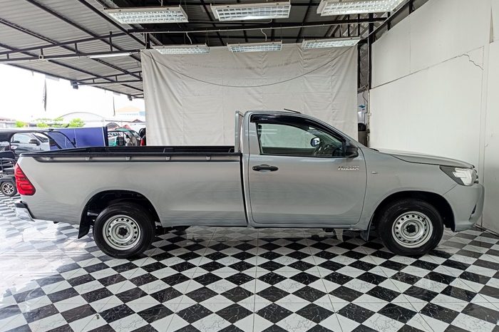 REVO 2WD 2018 2.4J MT STANDARD SILVER  855 full