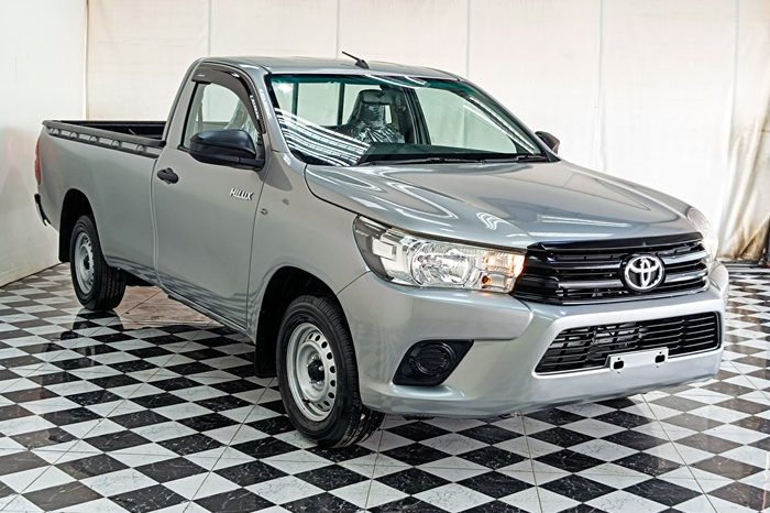 REVO 2WD 2018 2.4J MT STANDARD SILVER  855 full