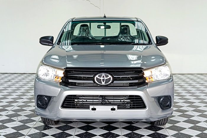 REVO 2WD 2018 2.4J MT STANDARD SILVER  855 full