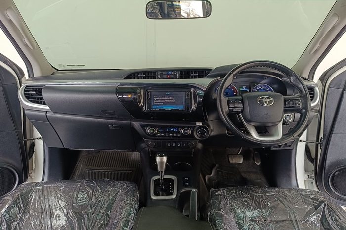 REVO 4WD 2018 2.8G AT DOUBLE CAB WHITE 8333 full
