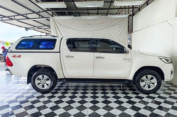 REVO 4WD 2018 2.8G AT DOUBLE CAB WHITE 8333 full