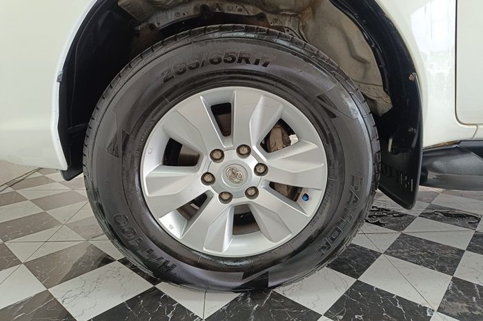 REVO 4WD 2018 2.8G AT DOUBLE CAB WHITE 8333 full