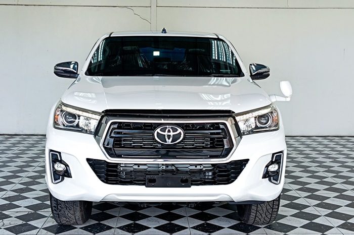 REVO 4WD 2018 2.8G AT DOUBLE CAB WHITE 8333 full