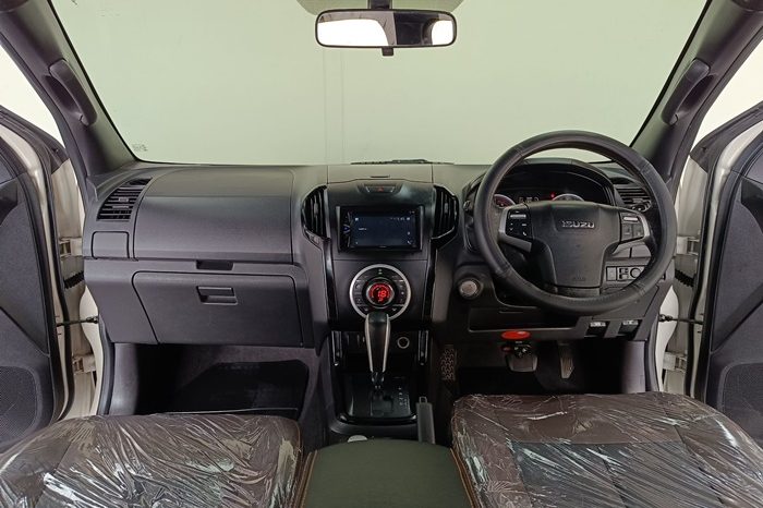 ISUZU 4WD 2018 3.0 AT DOUBLE CAB WHITE  4078 full