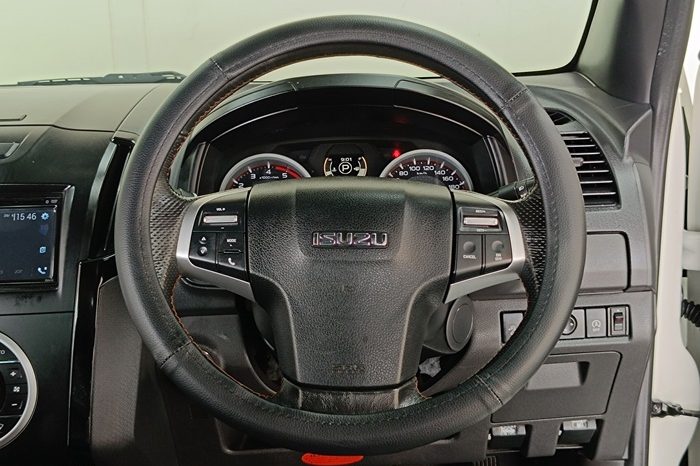 ISUZU 4WD 2018 3.0 AT DOUBLE CAB WHITE  4078 full
