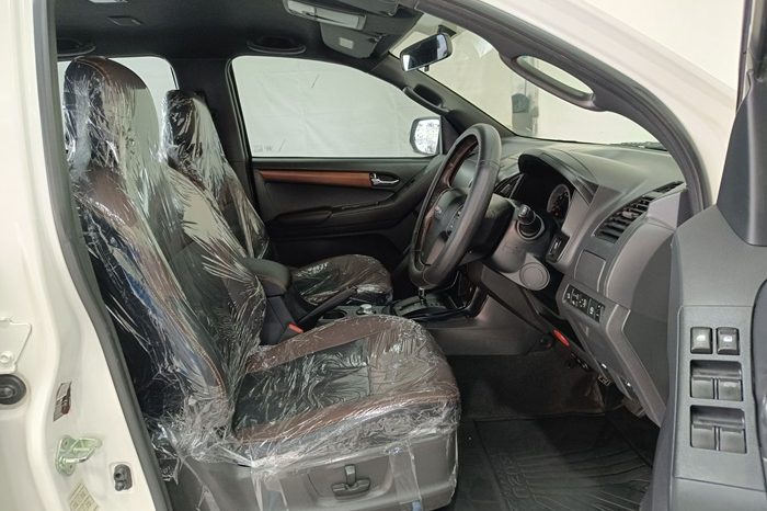 ISUZU 4WD 2018 3.0 AT DOUBLE CAB WHITE  4078 full