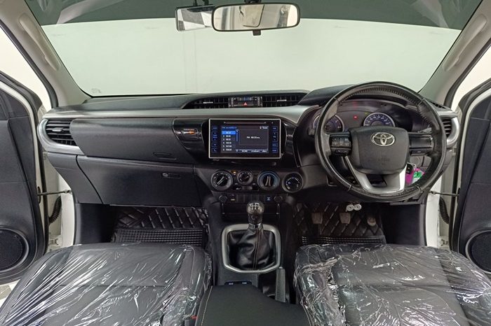 REVO 4WD 2018 2.4E MT SMART CAB WHITE  5056 full
