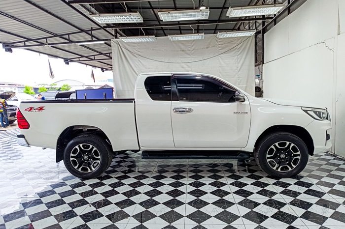 REVO 4WD 2018 2.4E MT SMART CAB WHITE  5056 full