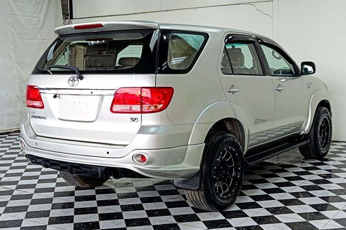 TOYOTA 4WD 2007 3.0V MT FORTUNER SILVER  3262 full
