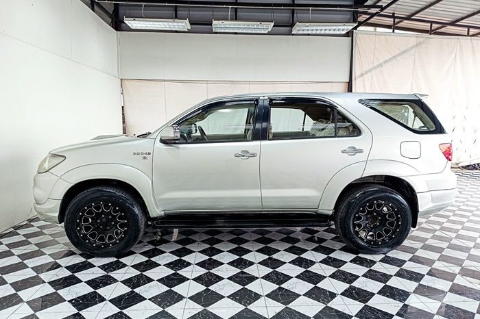 TOYOTA 4WD 2007 3.0V MT FORTUNER SILVER  3262 full