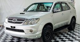 TOYOTA 4WD 2007 3.0V MT FORTUNER SILVER  3262