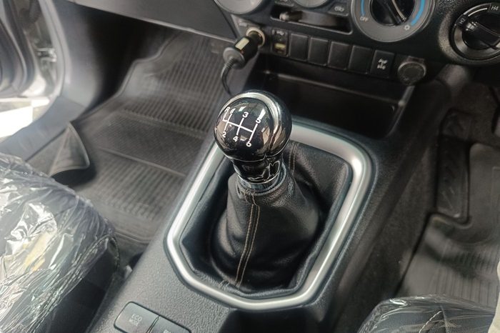 REVO 4WD 2020 2.4E MT SMART CAB SILVER  4634 full