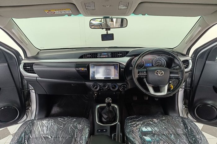 REVO 4WD 2020 2.4E MT SMART CAB SILVER  4634 full