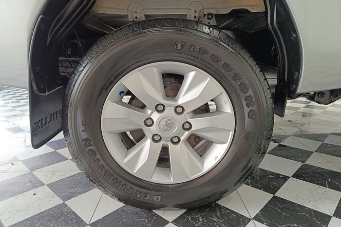 REVO 4WD 2020 2.4E MT SMART CAB SILVER  4634 full