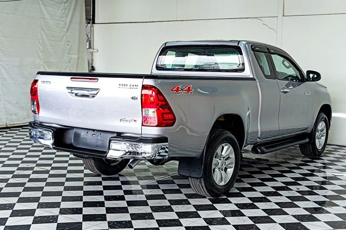 REVO 4WD 2020 2.4E MT SMART CAB SILVER  4634 full