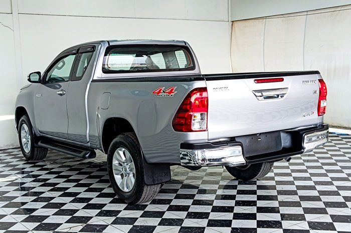 REVO 4WD 2020 2.4E MT SMART CAB SILVER  4634 full