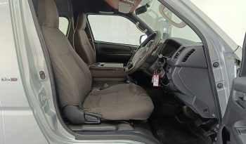 TOYOTA 2WD 2016 3.0 MT COMMUTER SILVER  1391 full