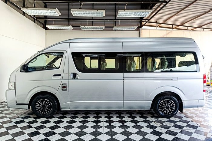 TOYOTA 2WD 2016 3.0 MT COMMUTER SILVER  1391 full