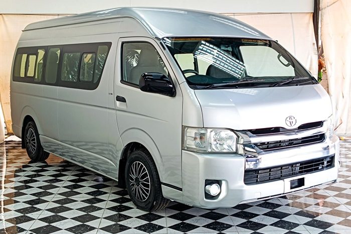 TOYOTA 2WD 2016 3.0 MT COMMUTER SILVER  1391 full