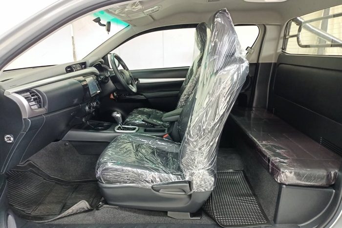 REVO 2WD 2021 2.4J AT SMART CAB SILVER  6794 full