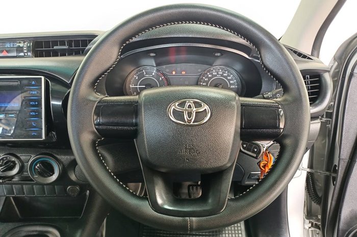 REVO 2WD 2018 2.4J MT STANDARD SILVER  7114 full