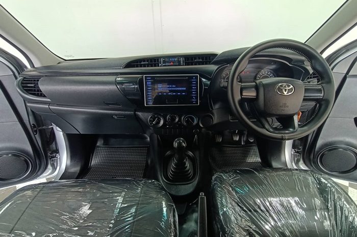 REVO 2WD 2018 2.4J MT STANDARD SILVER  7114 full