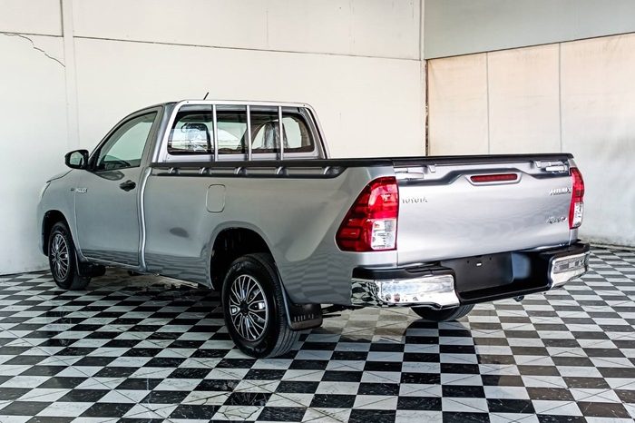 REVO 2WD 2018 2.4J MT STANDARD SILVER  7114 full