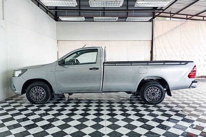 REVO 2WD 2018 2.4J MT STANDARD SILVER  7114 full