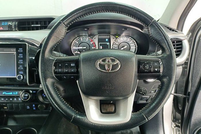 REVO 4WD 2022 2.8G AT DOUBLE CAB SILVER  9936 full
