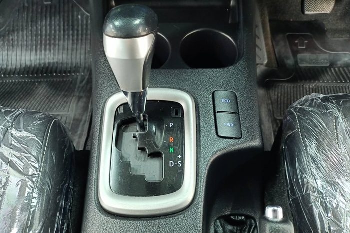 REVO 4WD 2022 2.8G AT DOUBLE CAB SILVER  9936 full