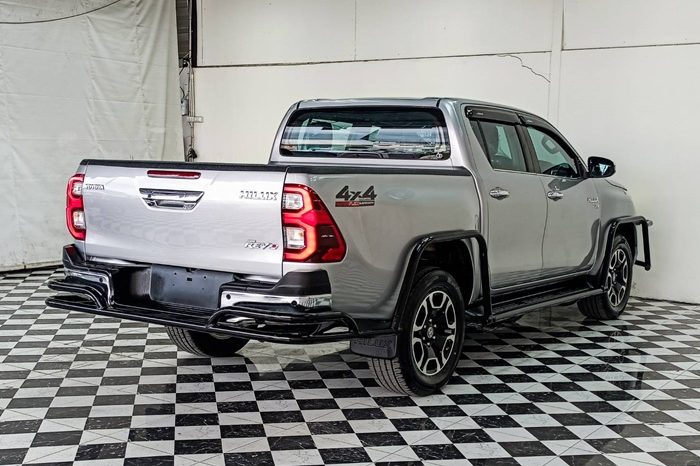 REVO 4WD 2022 2.8G AT DOUBLE CAB SILVER  9936 full