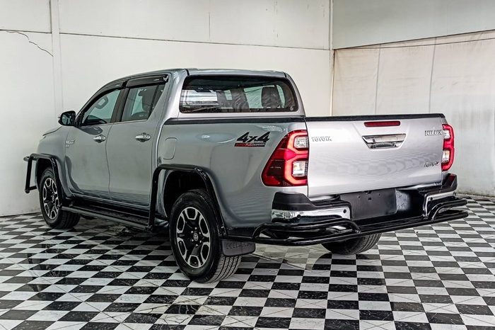 REVO 4WD 2022 2.8G AT DOUBLE CAB SILVER  9936 full