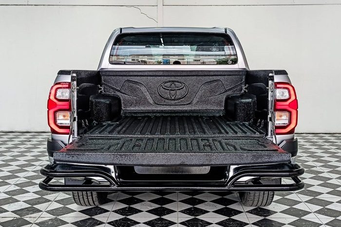 REVO 4WD 2022 2.8G AT DOUBLE CAB SILVER  9936 full