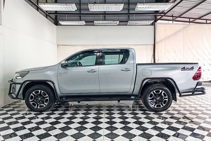 REVO 4WD 2022 2.8G AT DOUBLE CAB SILVER  9936 full