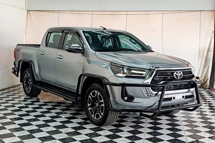 REVO 4WD 2022 2.8G AT DOUBLE CAB SILVER  9936 full