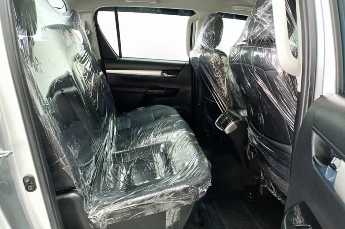 REVO 4WD 2022 2.8G AT DOUBLE CAB SILVER  9936 full