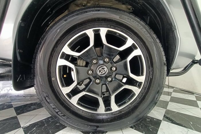 REVO 4WD 2022 2.8G AT DOUBLE CAB SILVER  9936 full