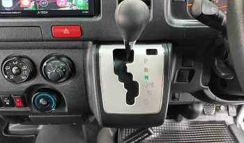 TOYOTA 2WD 2018 3.0 AT COMMUTER SILVER  2276 full