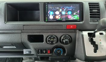 TOYOTA 2WD 2018 3.0 AT COMMUTER SILVER  2276 full