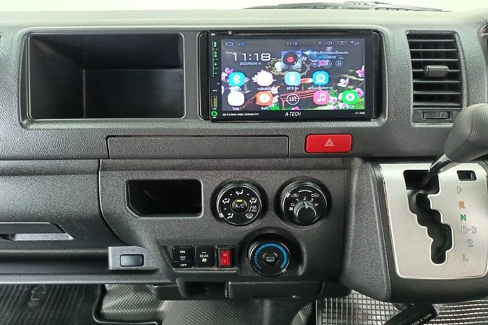 TOYOTA 2WD 2018 3.0 AT COMMUTER SILVER  2276 full