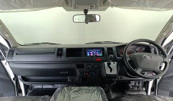 TOYOTA 2WD 2018 3.0 AT COMMUTER SILVER  2276 full
