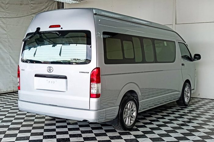 TOYOTA 2WD 2018 3.0 AT COMMUTER SILVER  2276 full