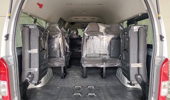 TOYOTA 2WD 2018 3.0 AT COMMUTER SILVER  2276 full